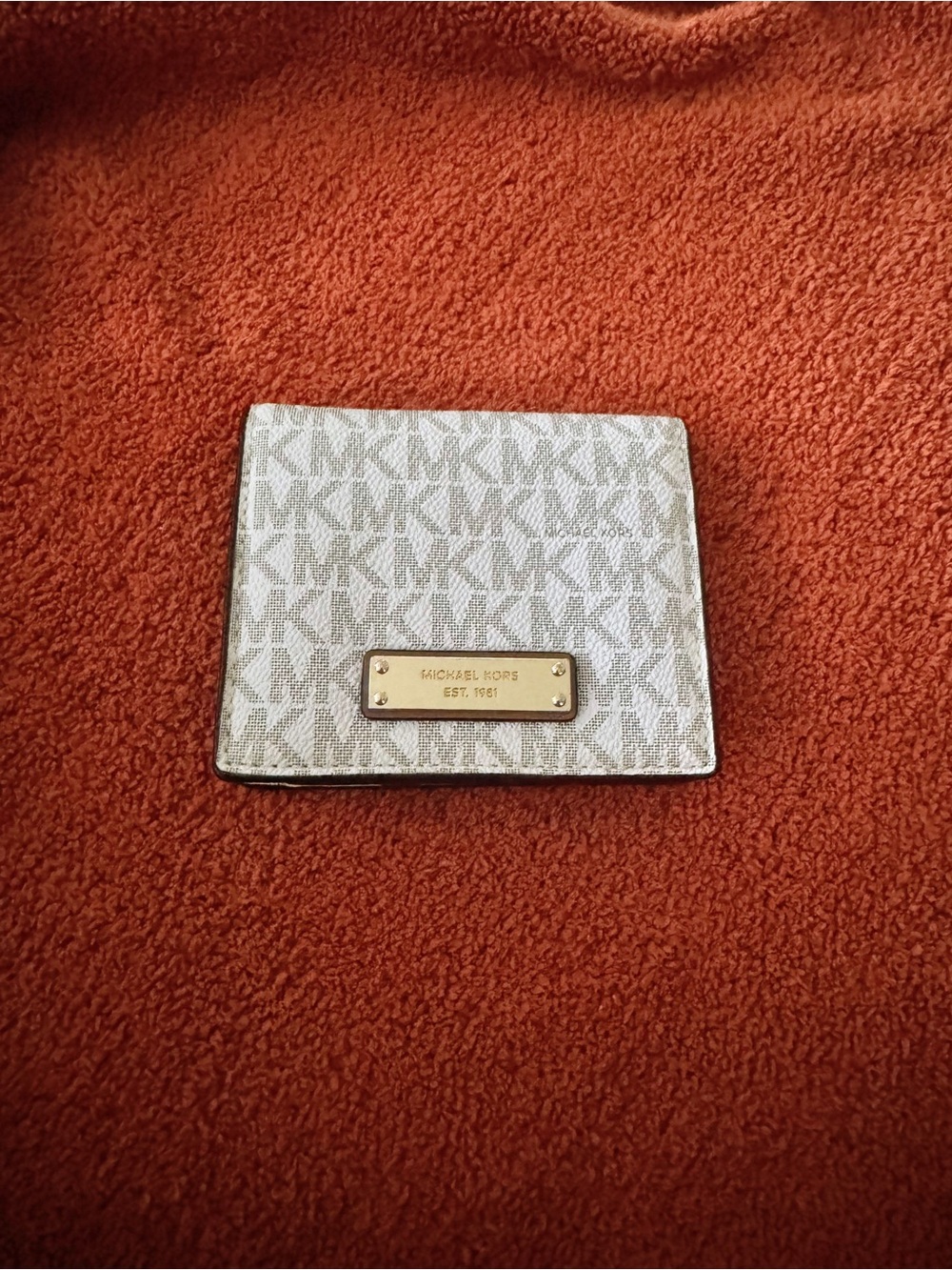 Michael Kors ivory Bifold Wallet with Gold Plaque LIKE NEW very clean
